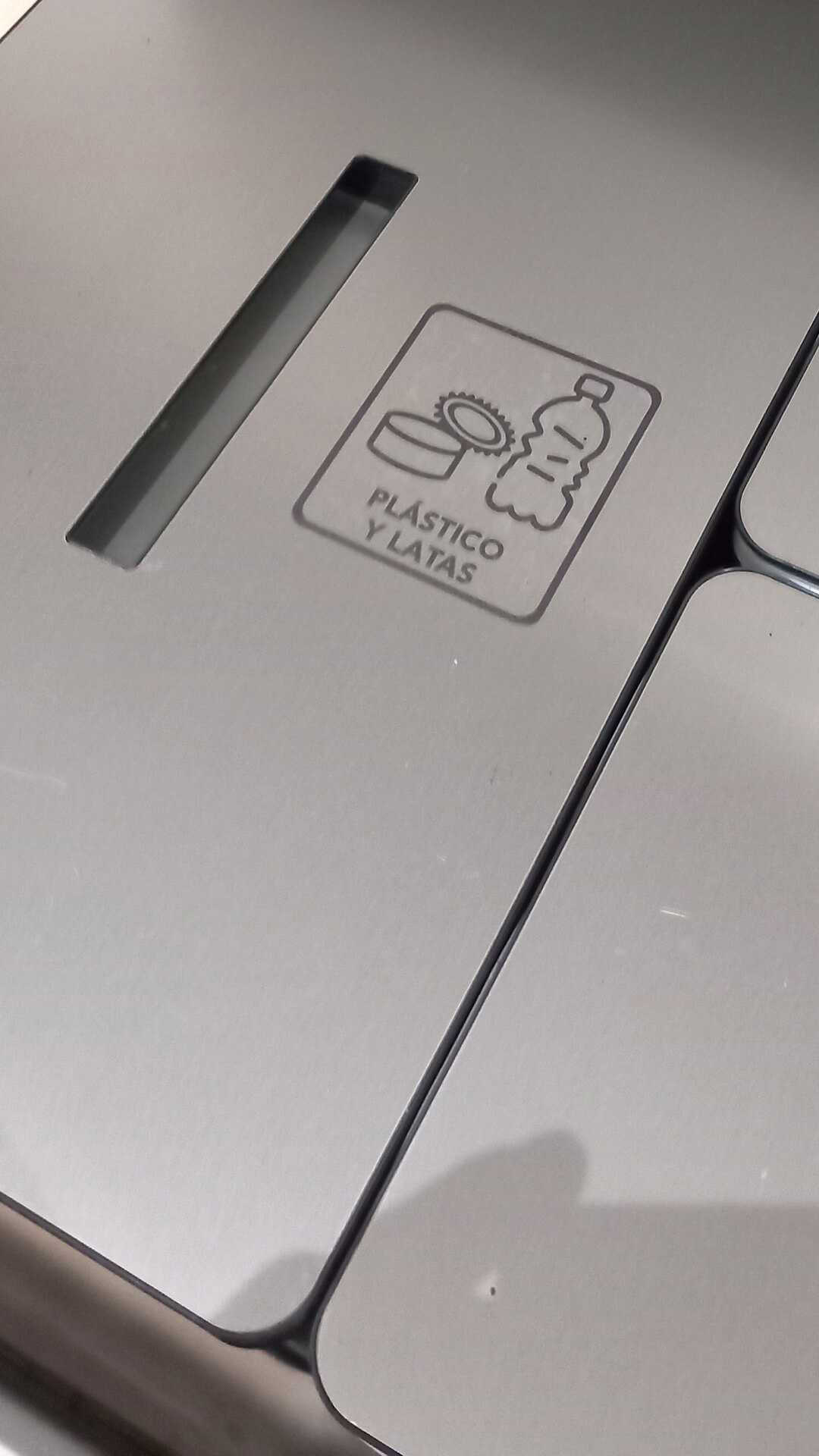 Recycling  elegant autoadhesive labels