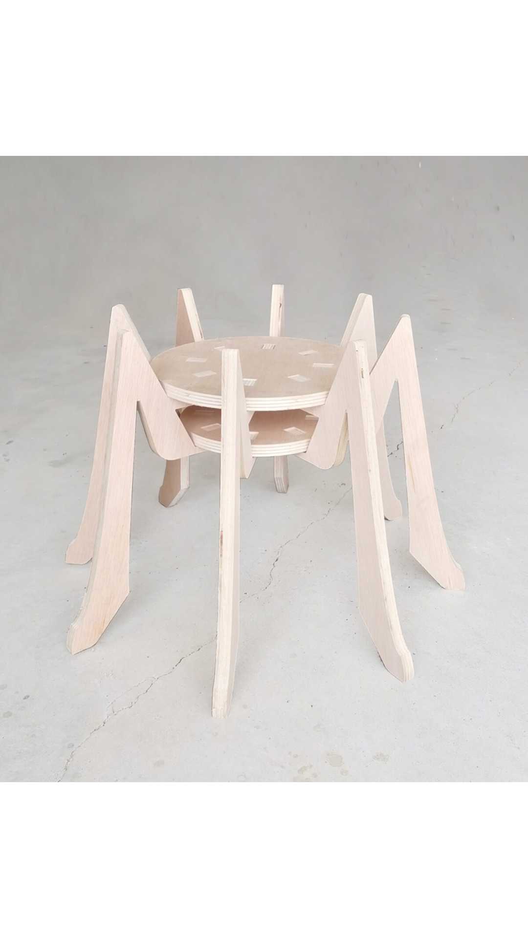 mesita auxiliar spider