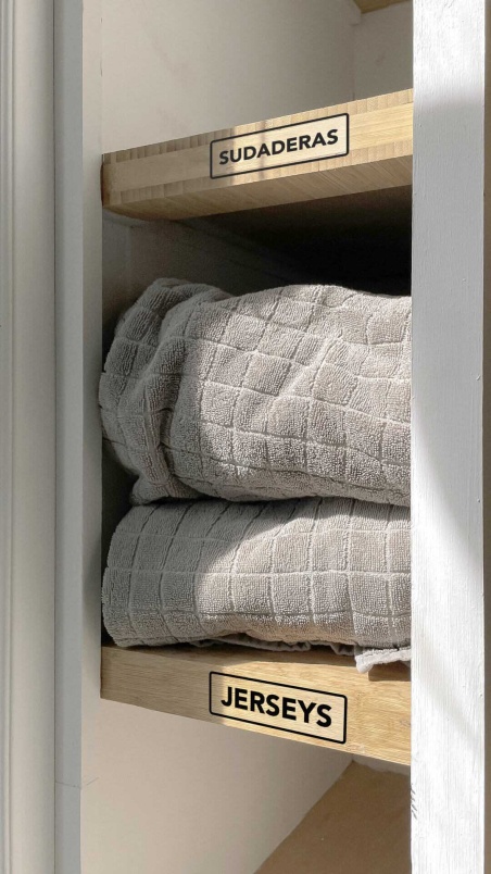 Etiquetas para ropa fáciles de leer | armario y organización