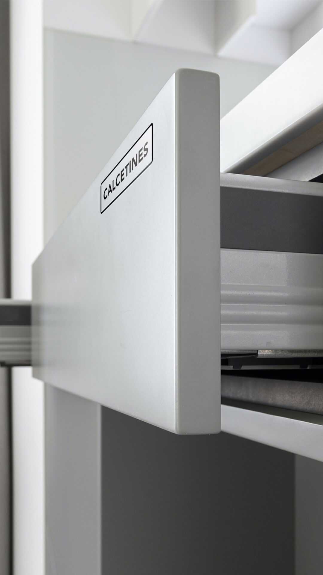 TDAH autoadhesive labels for low vision closet