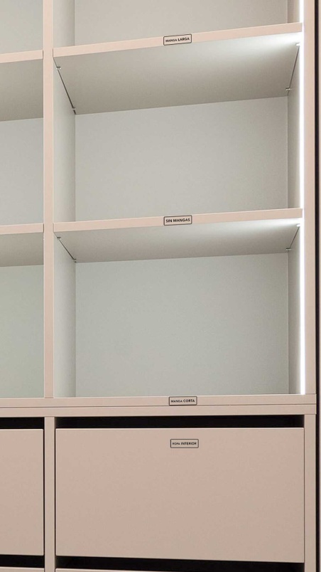 Etiquetas para ropa fáciles de leer | armario y organización