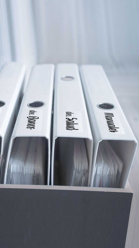 Etiquetas con texto para organizar la casa