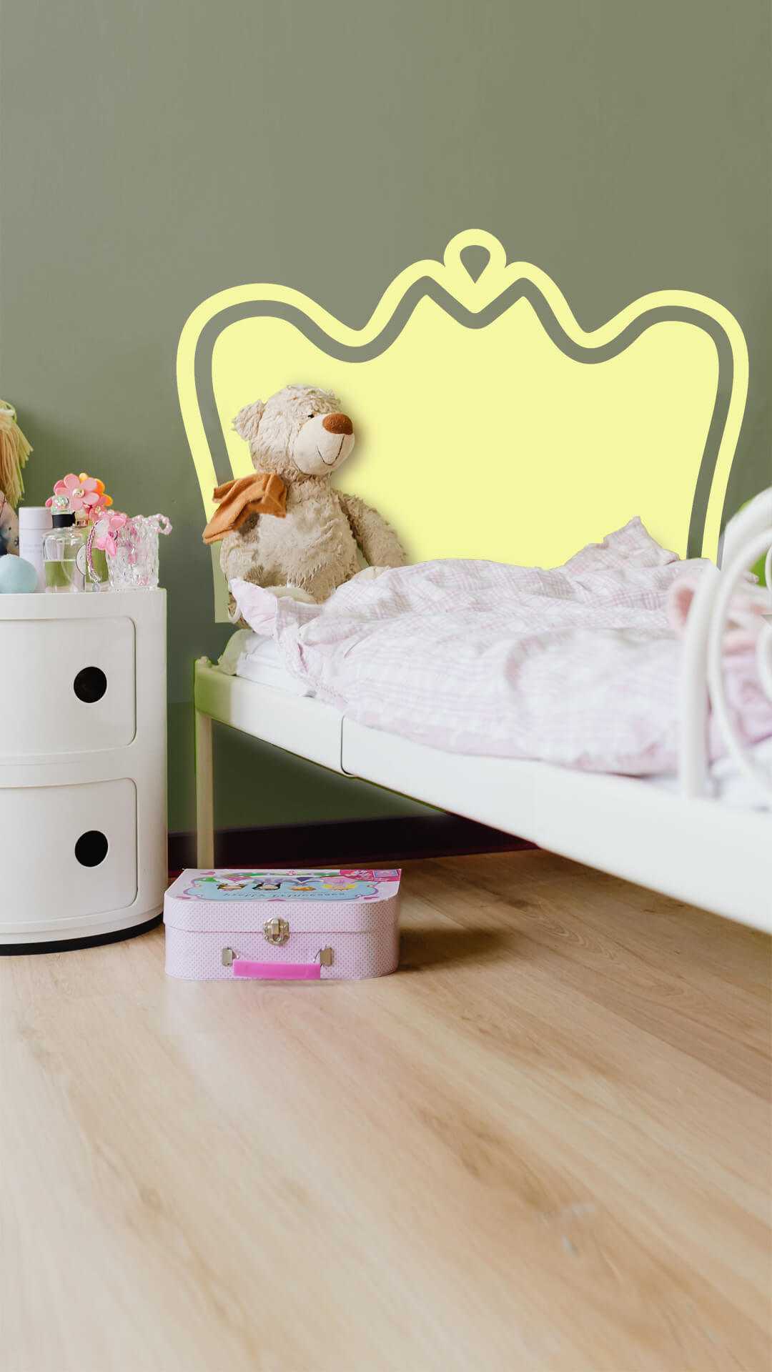 queen-headboard-sticker-small