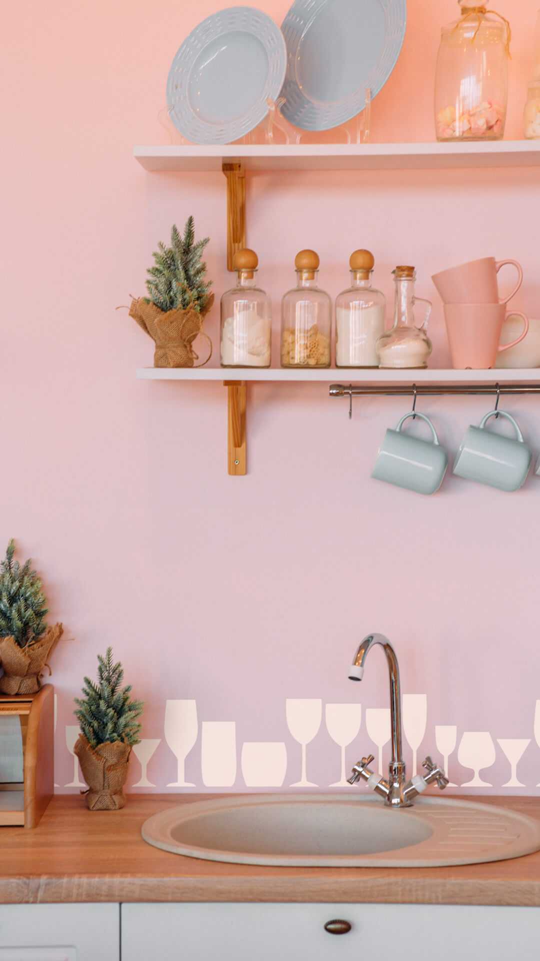 kitchen decor drinking glasses frieze