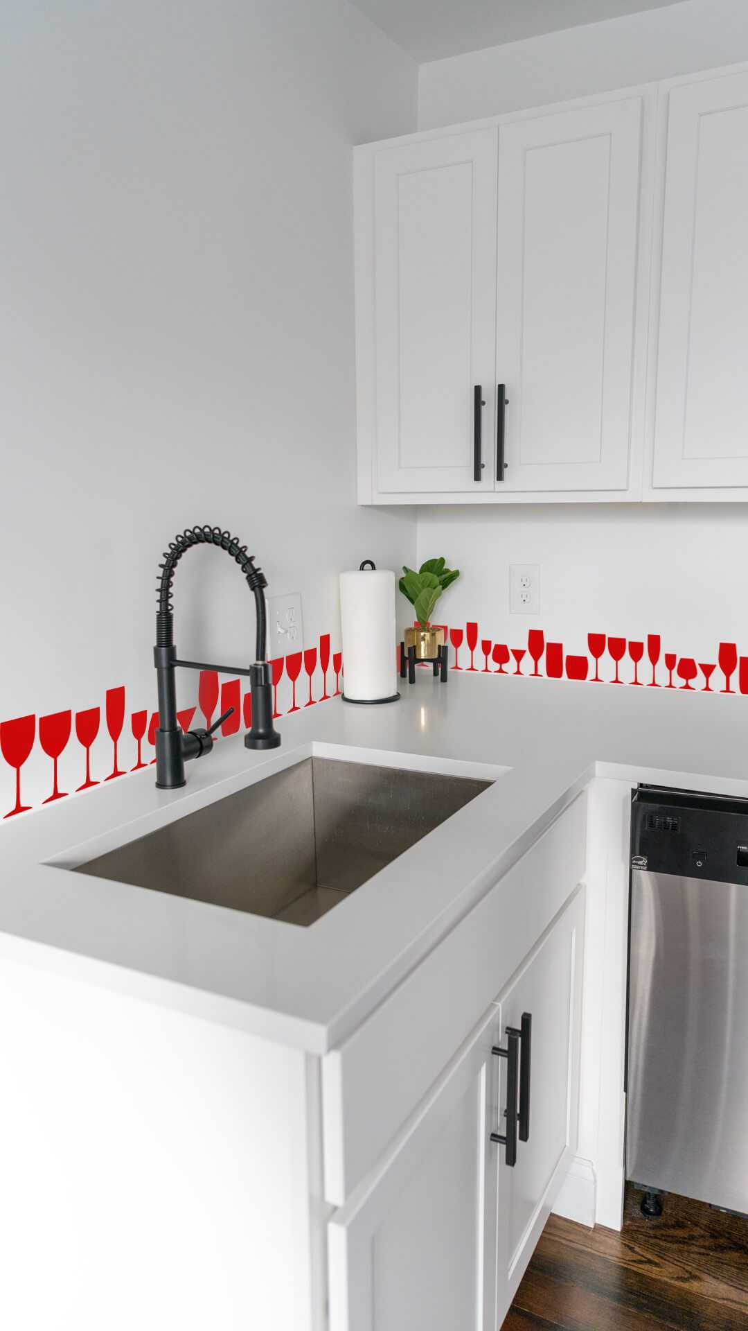 kitchen decor drinking glasses frieze